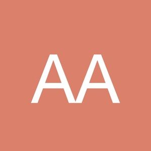 Meet your Posher, Adrina